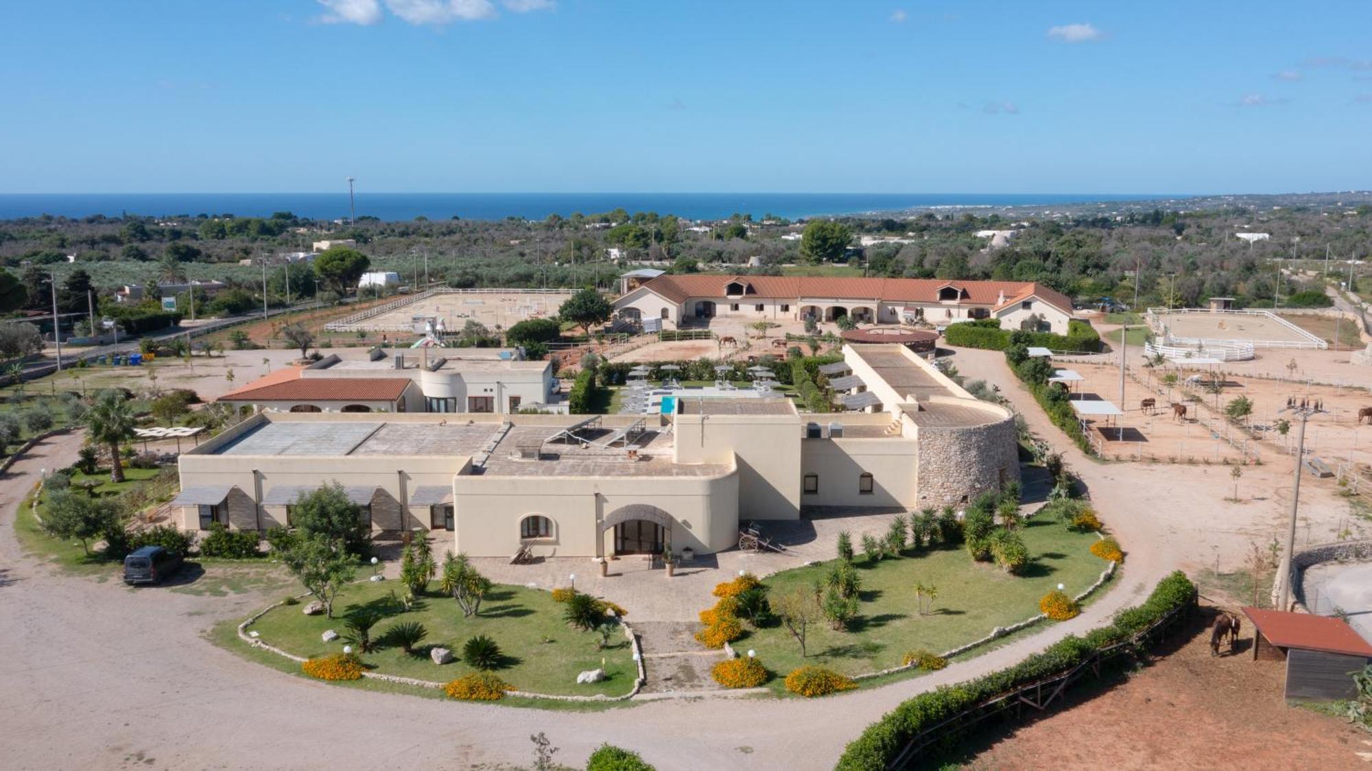 Delle Rose, Hotel & Horse Riding Торре-Вадо Экстерьер фото
